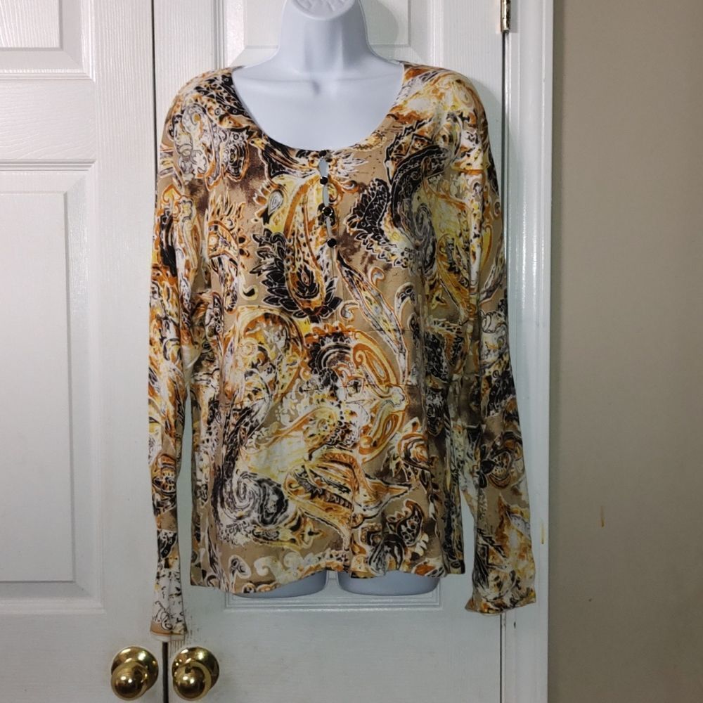 Cyrus  printer sweater  top  Sz XL NWOT